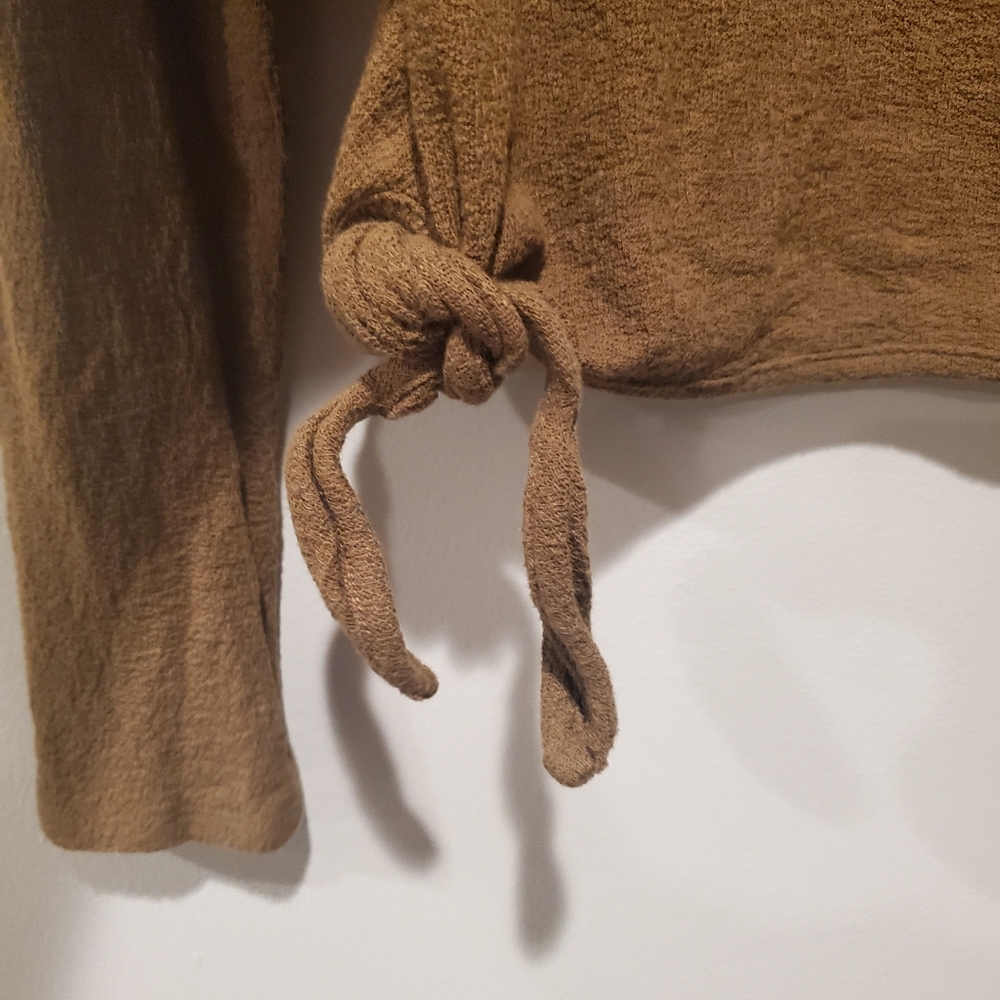 Madell Texture & Thread Top - Picture 5 of 7